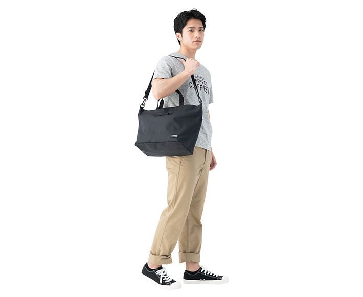 服装やシーンを選ばない、シンプルなデザイン