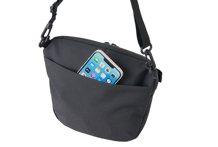 幅広のマチで抜群の収納力