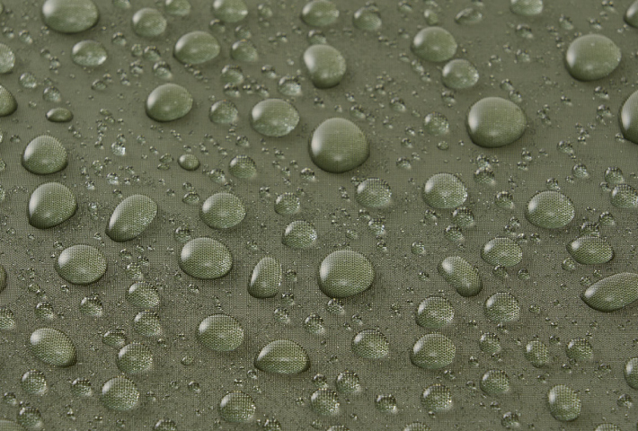 急な天候の変化にも安心の防水・撥水機能