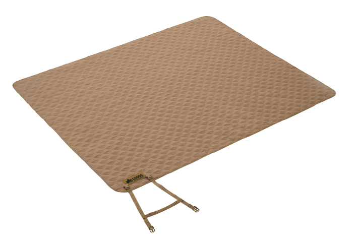 ウェイト入りで風に強い！冷気を伝えにくい裏面加工済レジャーシート