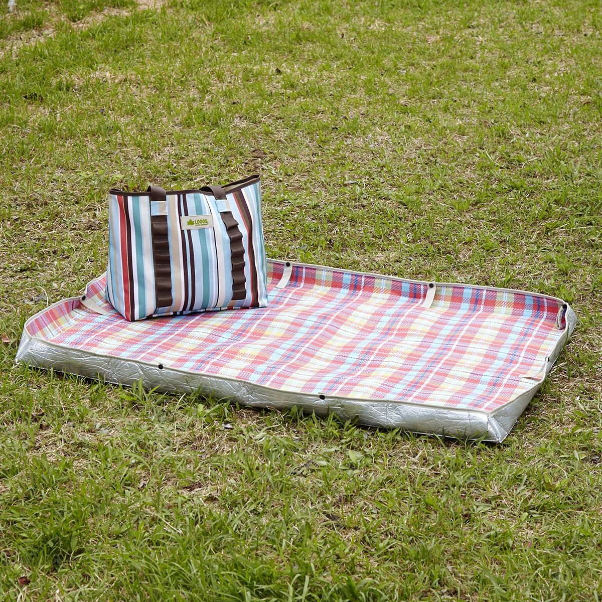 土禁スペース砂よけマット（125×90cm） テントアクセサリ