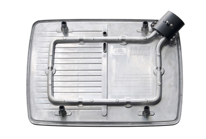 熱源内蔵式調理プレートを採用