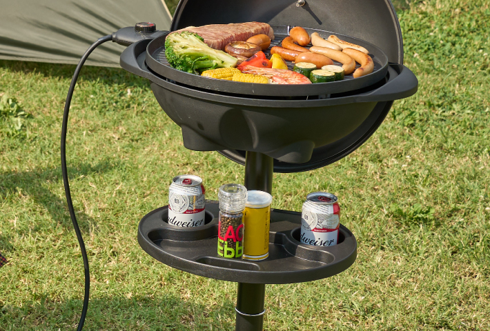 調味料や食材が置けるカップホルダー付き