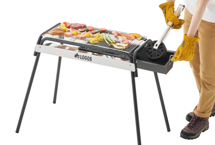 火床が左右にスライド可能＝炭足しが簡単！