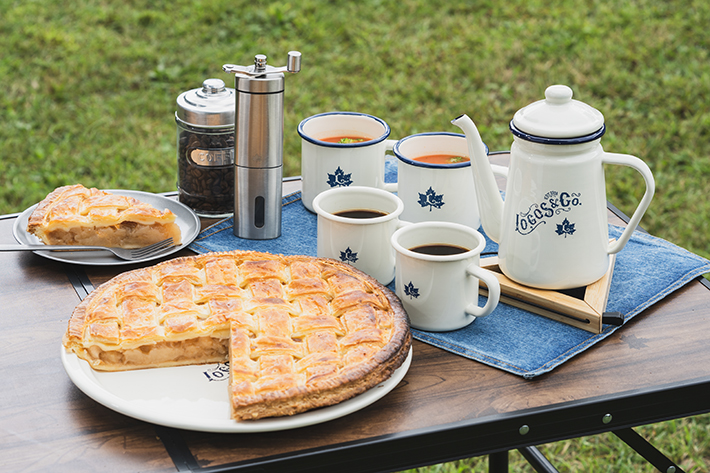 You can use an open fire, perfect for camping! Heat-resistant enamel soup mug