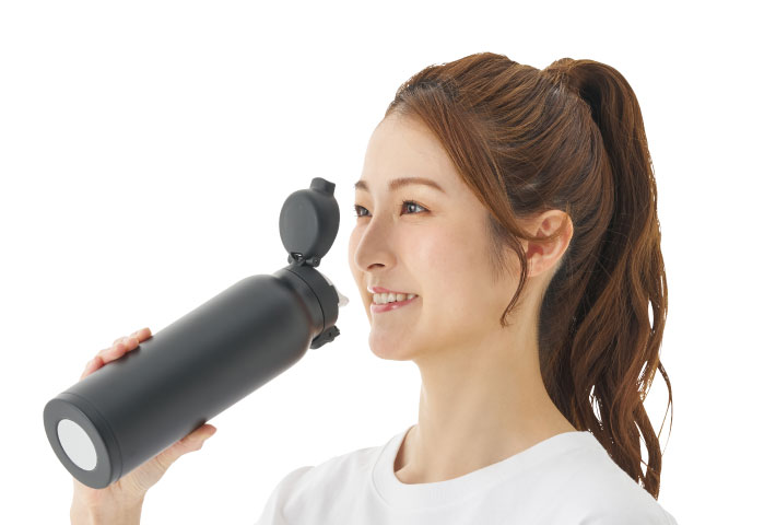 ワンタッチで素早く飲めるスマート設計