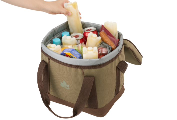 すき間に差し込んで冷やせるスリムな形状