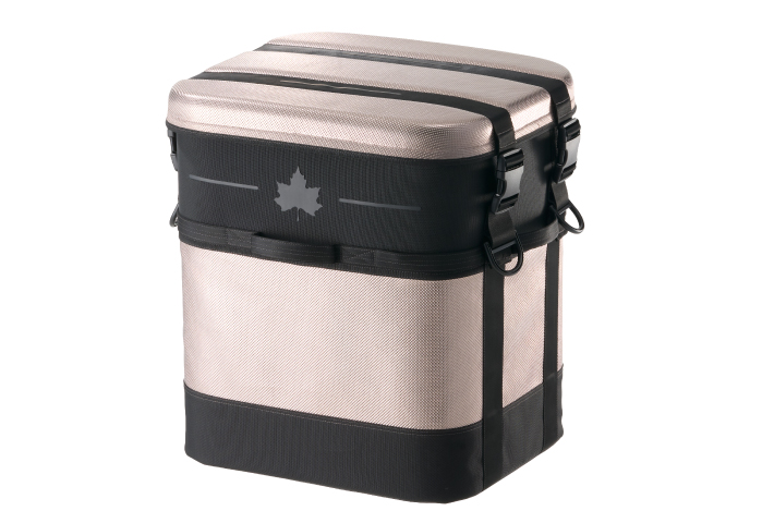 太陽光を反射するメタルシルバーカラー