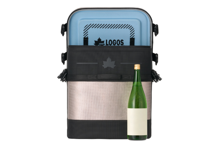 セミハードシェルで丈夫＆軽量