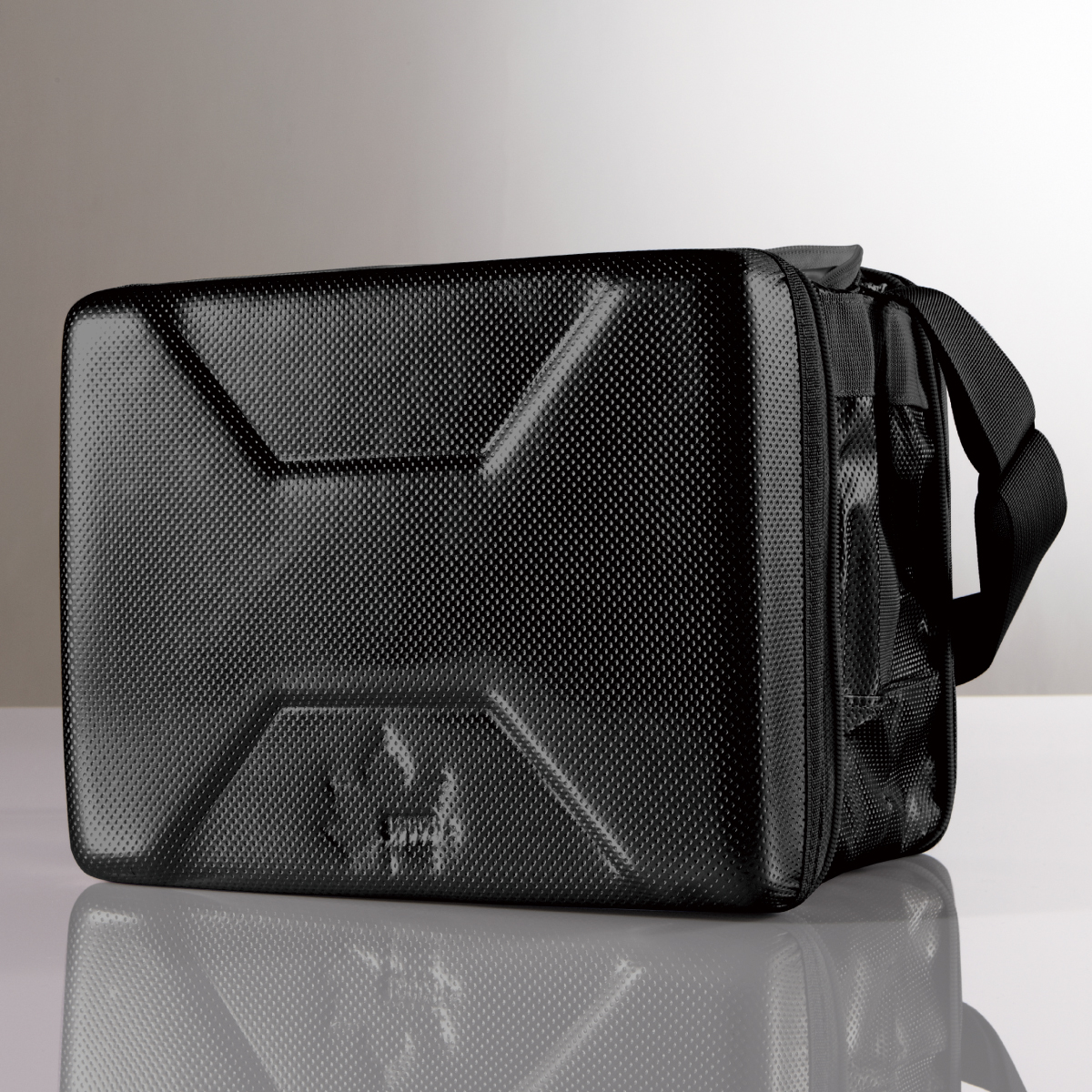 LIMITED ハイパー氷点下クーラーM 保冷・保温グッズ