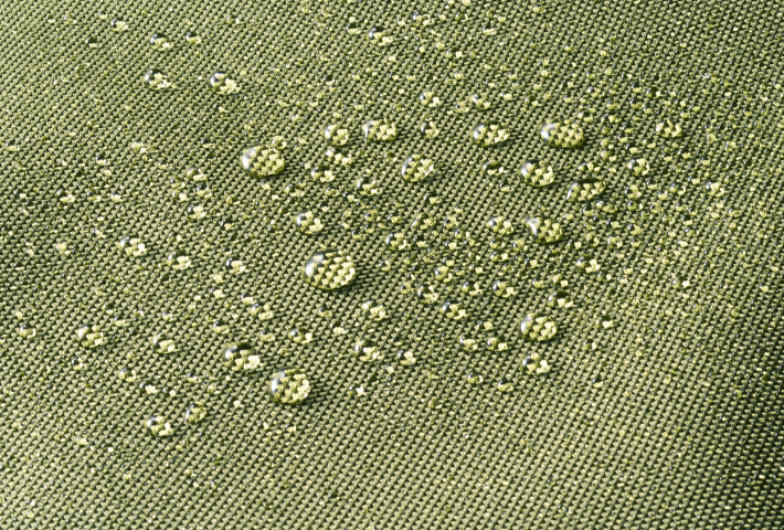 撥水生地とターポリン生地で耐久性抜群！