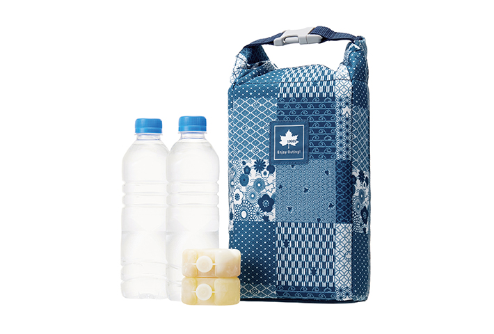 600ml×2本と保冷剤が入るサイズ