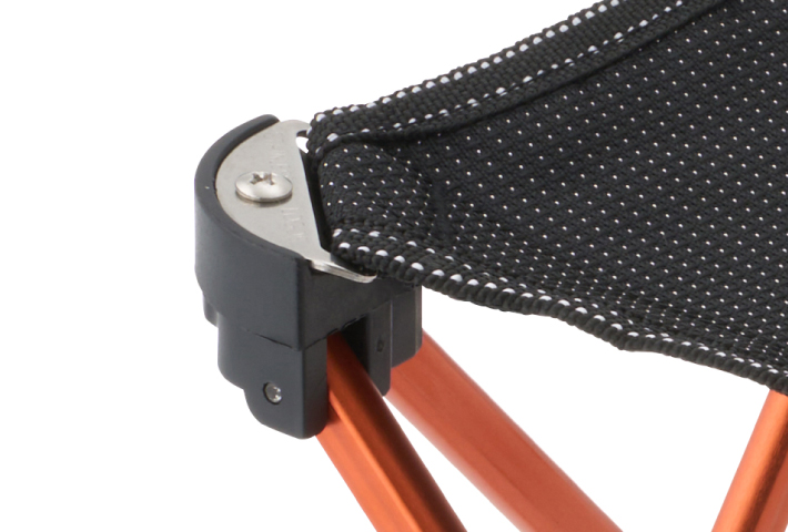 四隅はステンパーツで強化