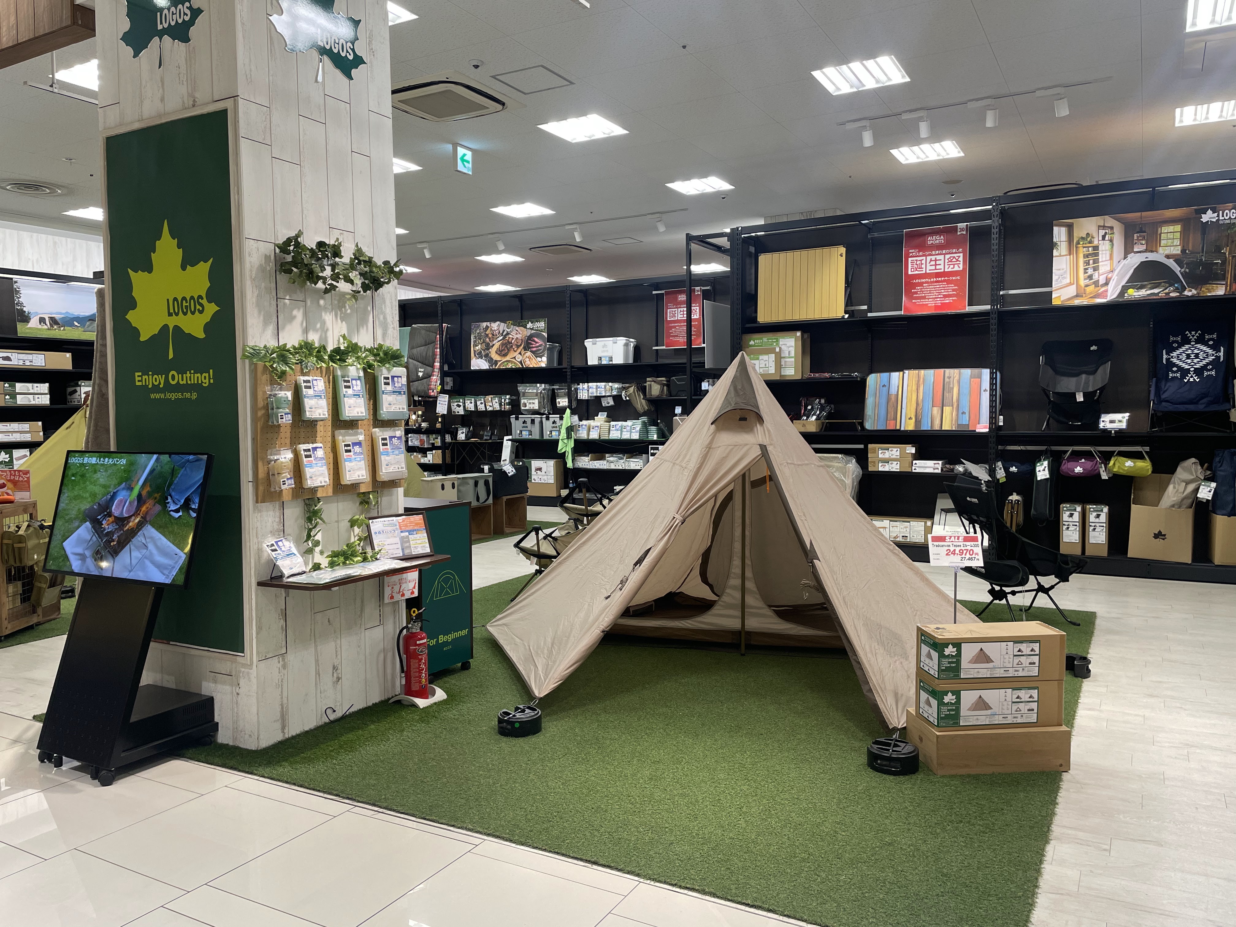 LOGOS STORE メガスポーツ 幕張新都心店 写真
