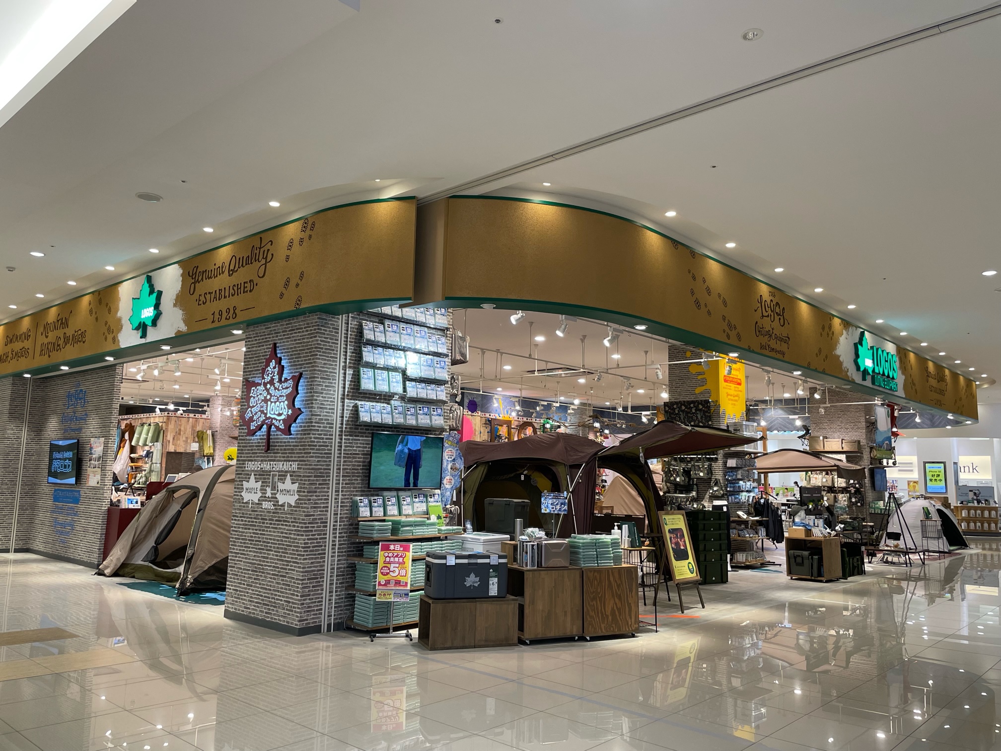 LOGOS SHOP 広島店 写真
