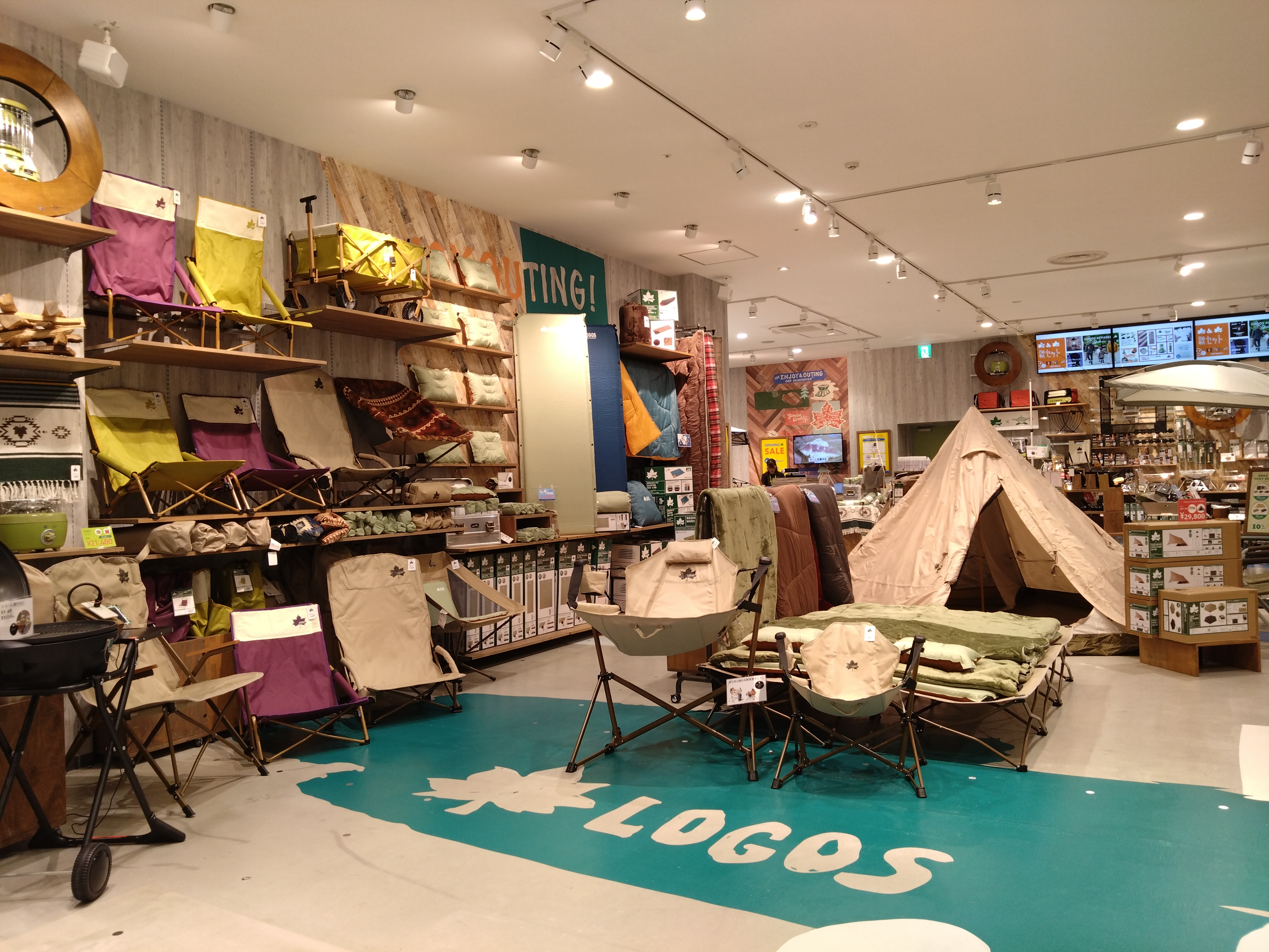 LOGOS SHOP 三井アウトレットパーク マリンピア神戸店 写真