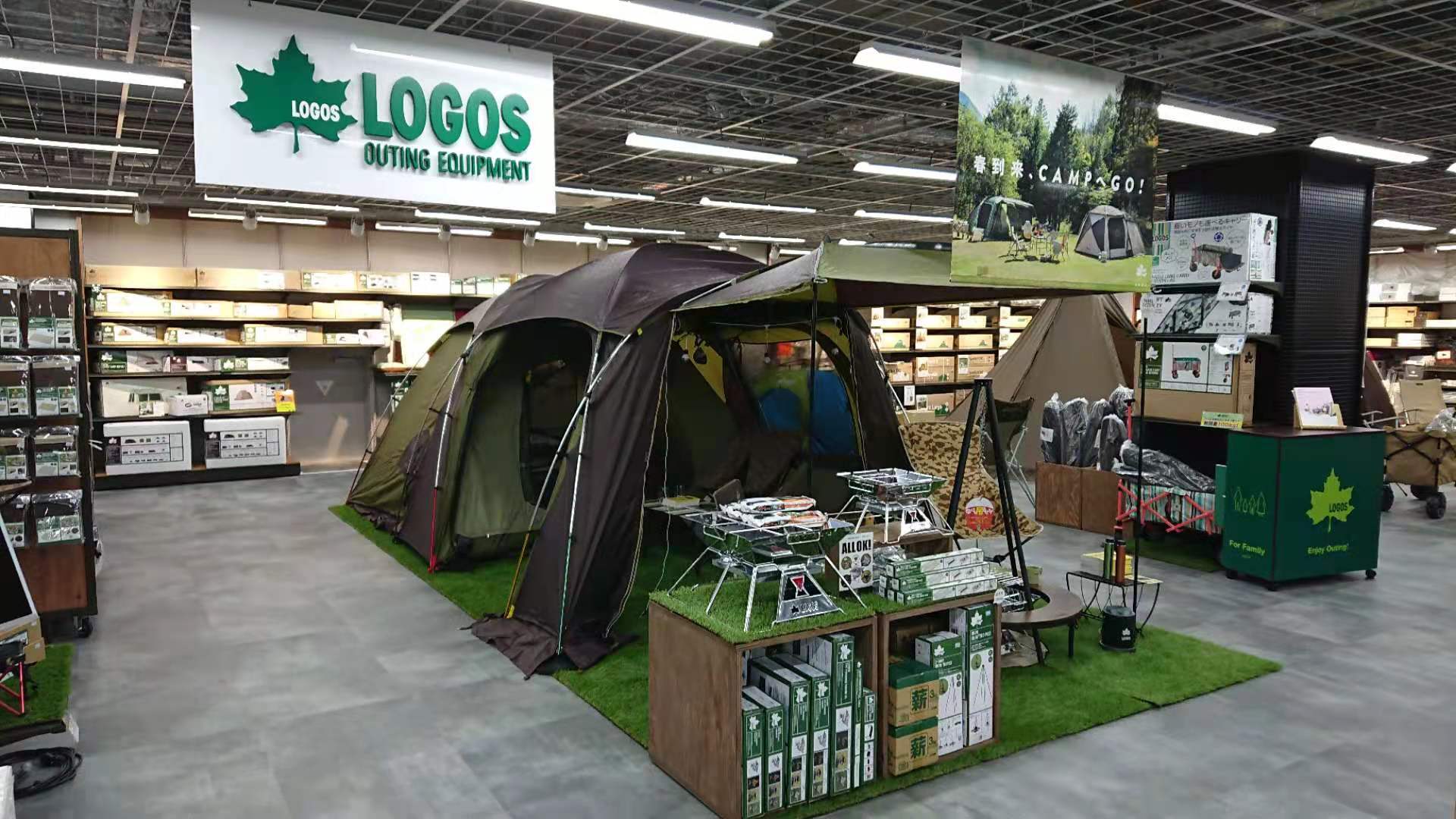 LOGOS STORE 石井スポーツ ヨドバシ甲府店 写真